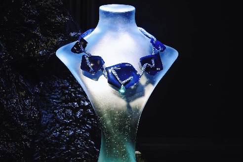 Jewelry artist Feng Ji opens exhibition at Hangzhou's Ma'nao Temple