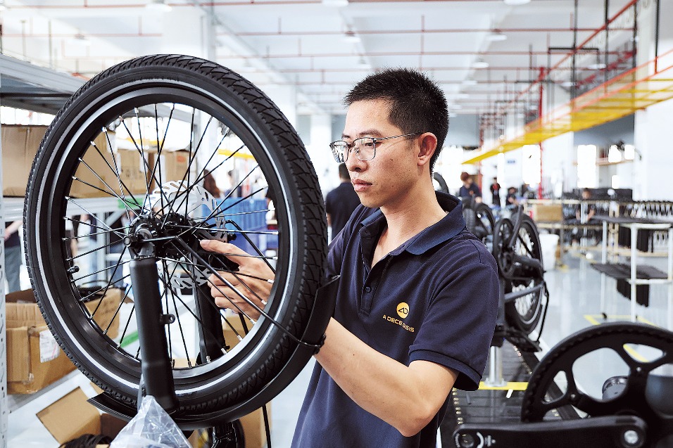 Chinese e-bikes power worldwide shift in urban mobility