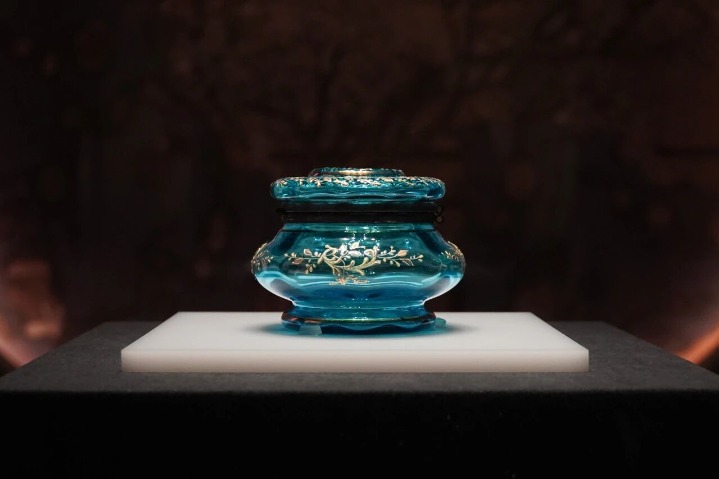 Qing Dynasty blue glass bowl blends Western and Chinese artistry
