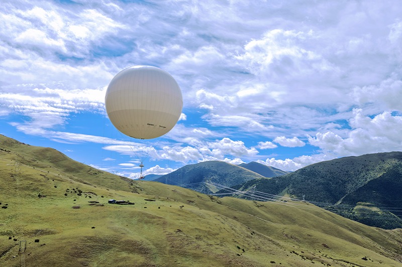 State Grid tests tethered balloon for high-altitude power construction in Xizang