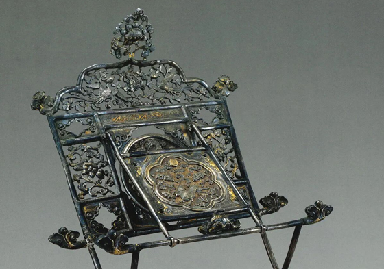 700-year-old gilded silver mirror stand reveals superb aesthetics and craftsmanship