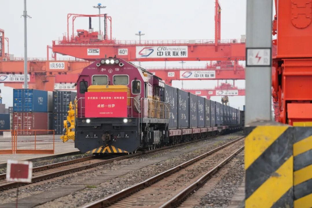 Chengdu-Lhasa freight train offers reliable transport of goods
