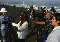 Intl media hail China's 'gigantic' development