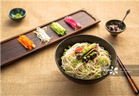 Zhajiangmian (炸酱面/Fried Sauce Noodles) 