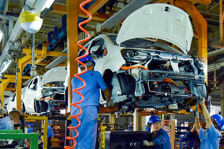 Electric cars to give auto sector new energy boost