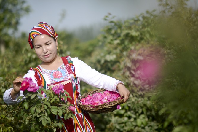 More jobs created for poor residents in southern Xinjiang