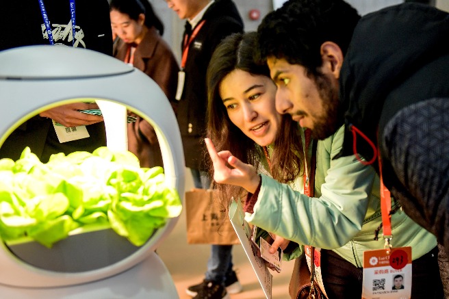 Foreign trade to remain robust in 2019, say advisers and legislators