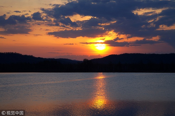 达尔滨湖日出.jpg
