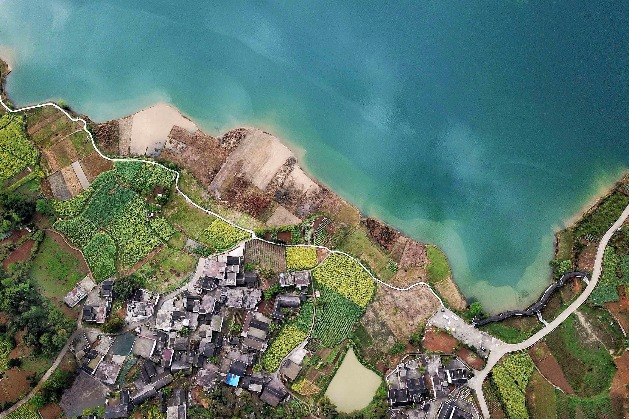 Remote Guizhou village offers stunning spring views