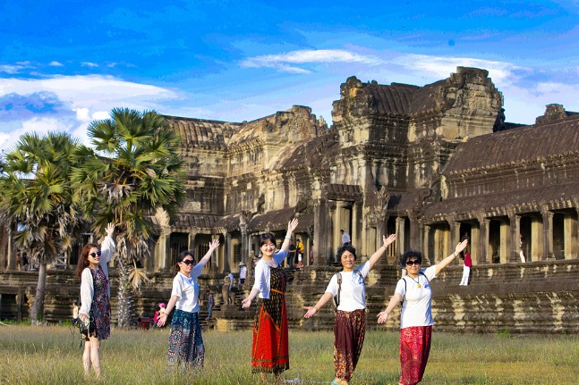 Air tickets, homestays sold out for May Day holiday