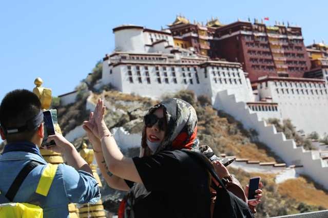 Lhasa attracts over 1m tourists in Q1
