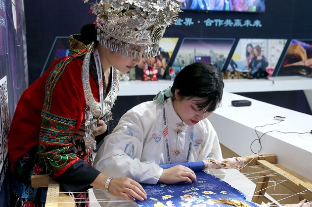 Services to maintain healthy growth pace, says minister