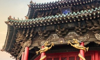 Theme tour 2: Travel back in time