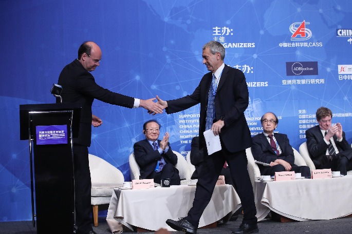 Forum stresses embracing more open global economy