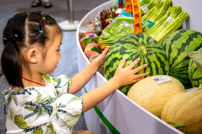 China's agricultural product price edges down
