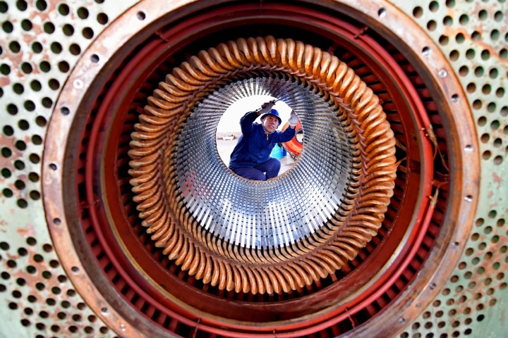 China's industrial profits shrink in Jan-May