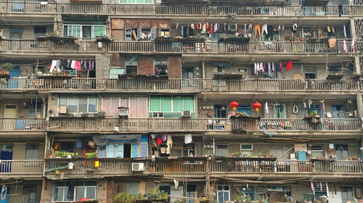 Nation pushes renovation of aging residential areas