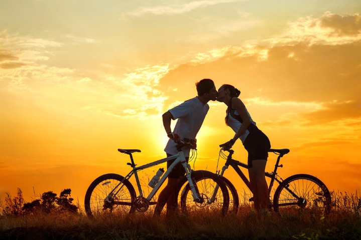 Young singles in Shanghai regard 30 as best age for marriage