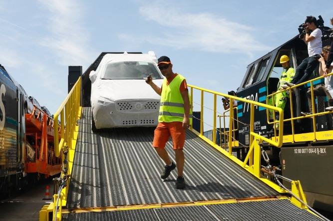 Chinese investment in Europe dips in H1