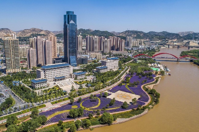 Lanzhou marathon park reopens in full bloom
