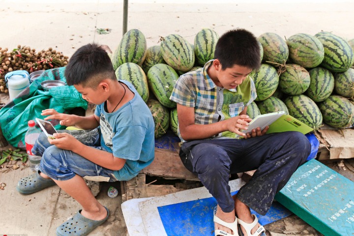 Mobile devices stealing away childhoods, study finds