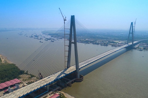 Landmark bridge on Yangtze River counts down to completion