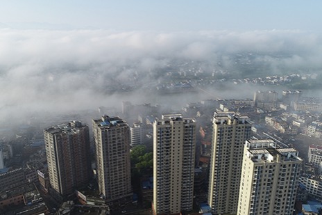 Hubei county's efforts make school buses safer