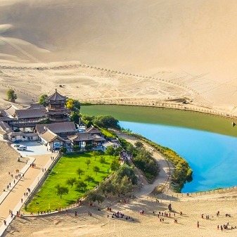 Gansu province: Maiji Mountain Grottoes, Singing Sand Mountains and Crescent Moon Spring