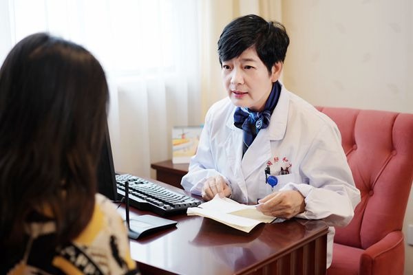 Over 95 percent of Shanghai white-collar workers report health issues