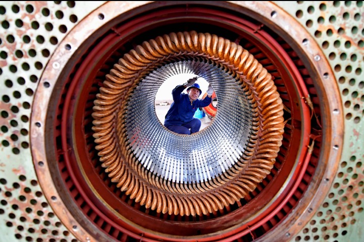 China's industrial profits drop 2% in August