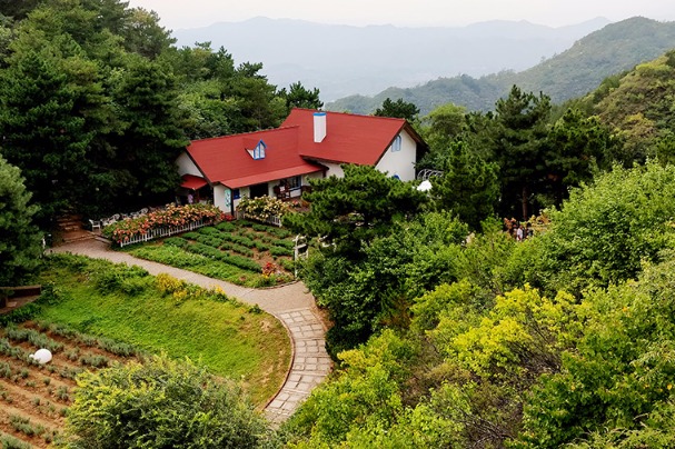 Just 100 km northeast of Beijing is a Wonderful experience