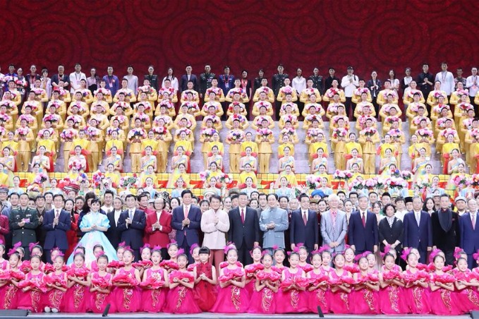 China holds art performance to celebrate 70th founding anniversary of PRC