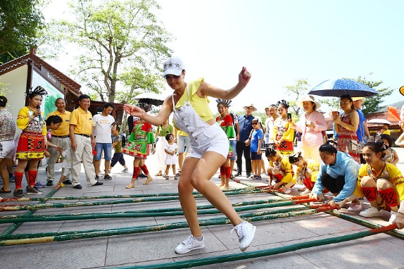 China resort island Hainan sees growing holiday revenue