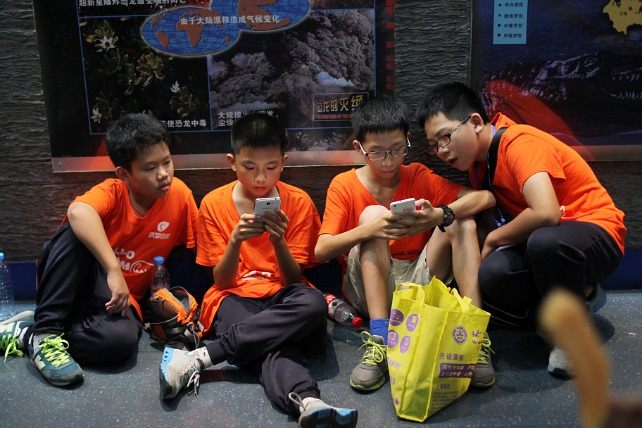 Design special mobile phones for student use: Parental survey