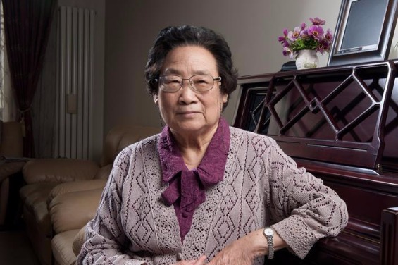 Chinese woman wins Nobel Prize for discovering artemisinin