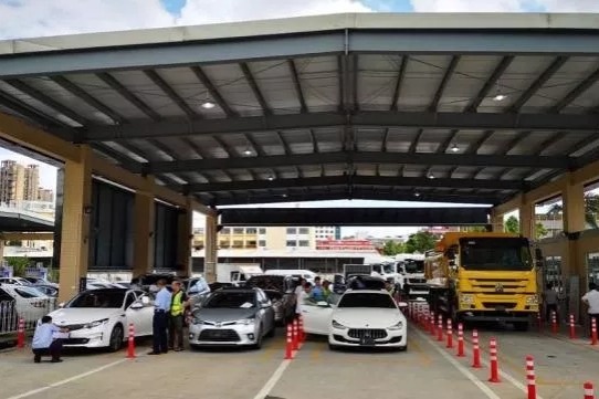 Foreign visitors may obtain short-stay driver licenses