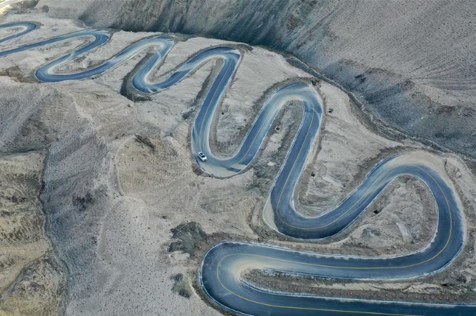 Xinjiang townships bid farewell to unpaved roads