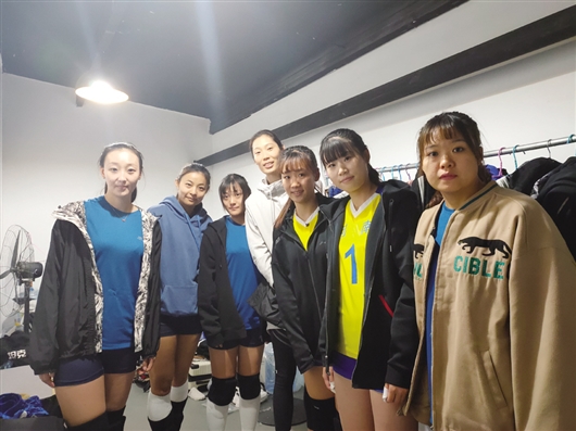 University volleyball players take part in movie shoot