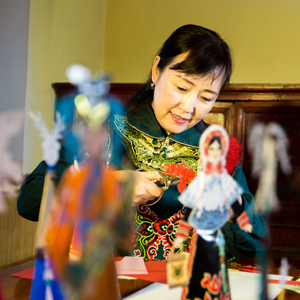 Su Mei: A master of Daur paper-cut