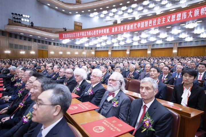 Foreigners granted top prize in record numbers