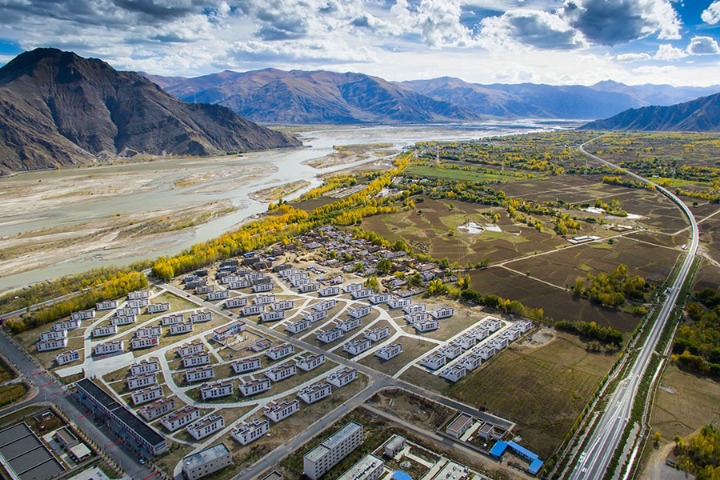 Blue Book takes close look at Chinese border