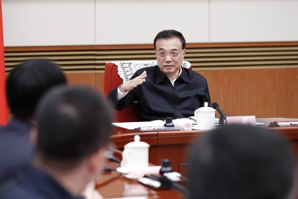 Premier solicits opinions from experts, entrepreneurs on work report