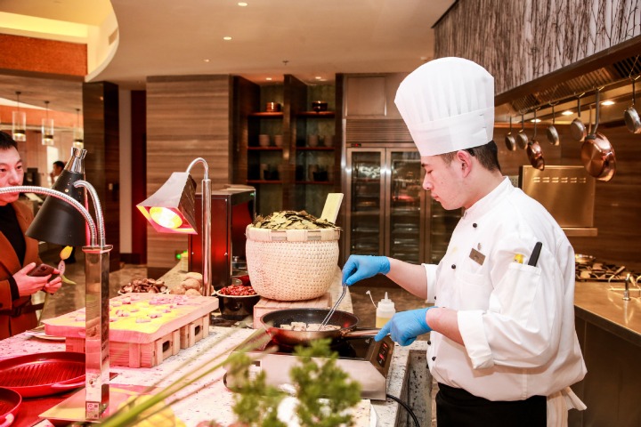 Rebound expected in dining and travel spending