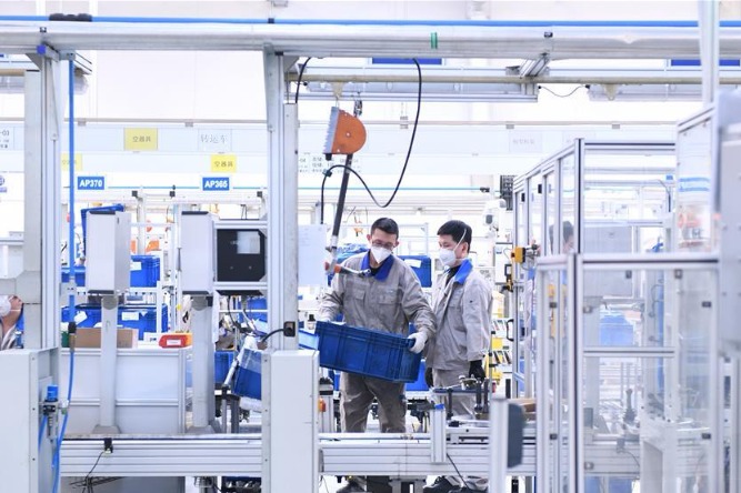 China's industrial workforce nears 200 mln, many highly-skilled