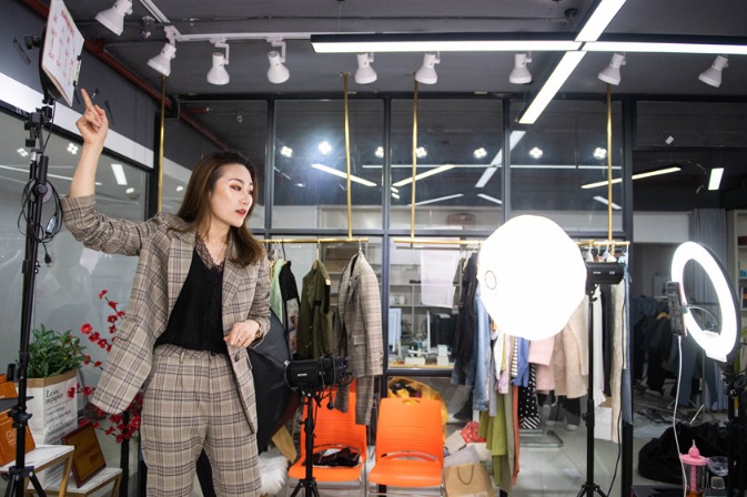 Online sales campaigns help bring in more customers