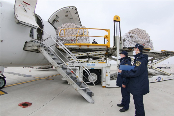 Chinese customs step up efforts to cut fees for import firms