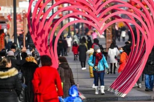 Xinjiang's bazaars regain vitality as epidemic wanes