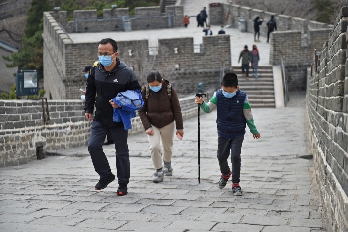 Man detained for defacing Badaling Great Wall, banned from revisiting