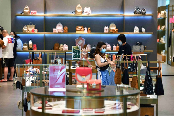 Hainan mulls infection insurance for tourists