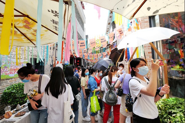 Beijing, Shanghai see 1t yuan in 2019 consumer goods sales